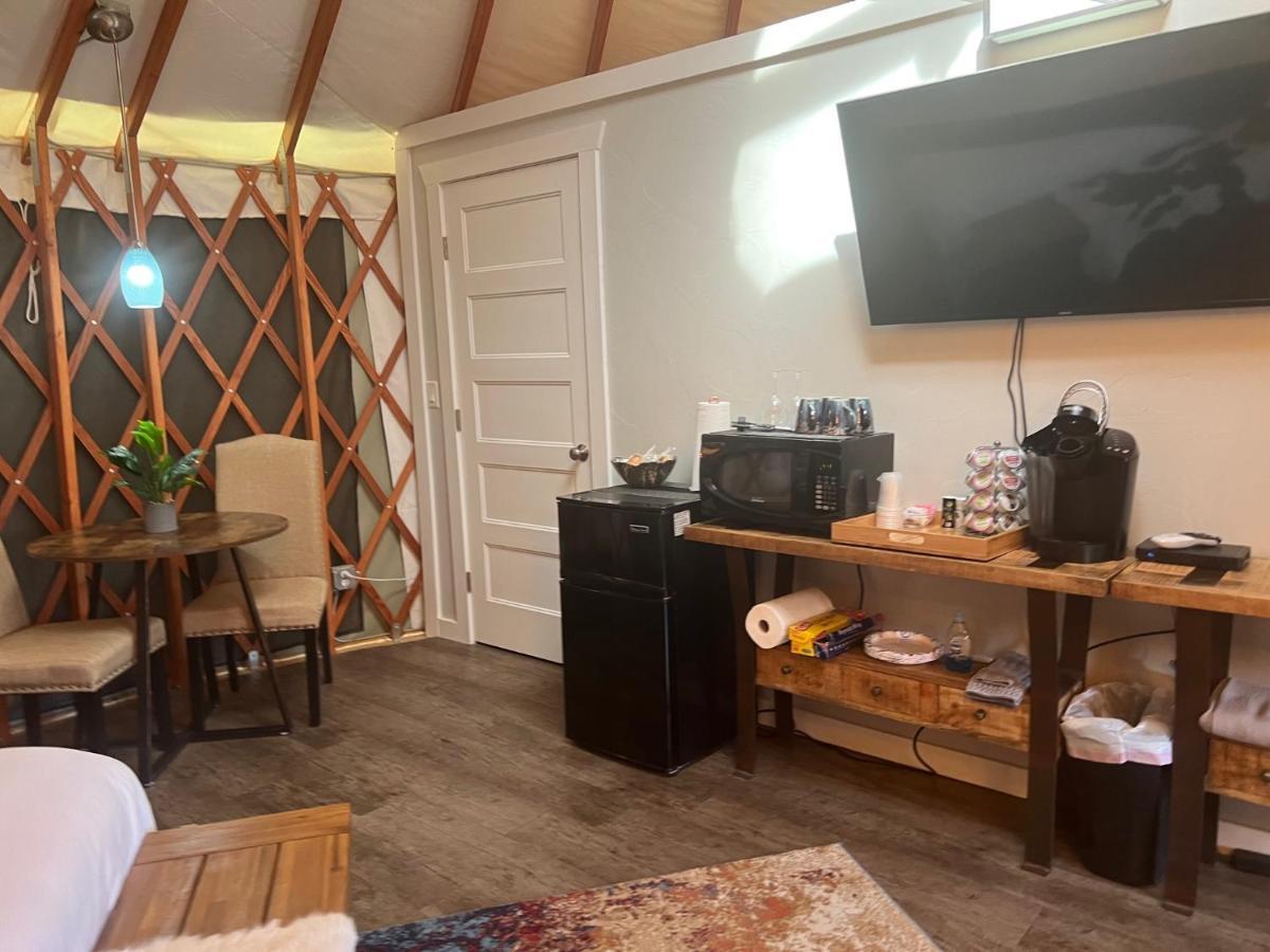Escalante Yurts - Luxury Lodging מראה חיצוני תמונה