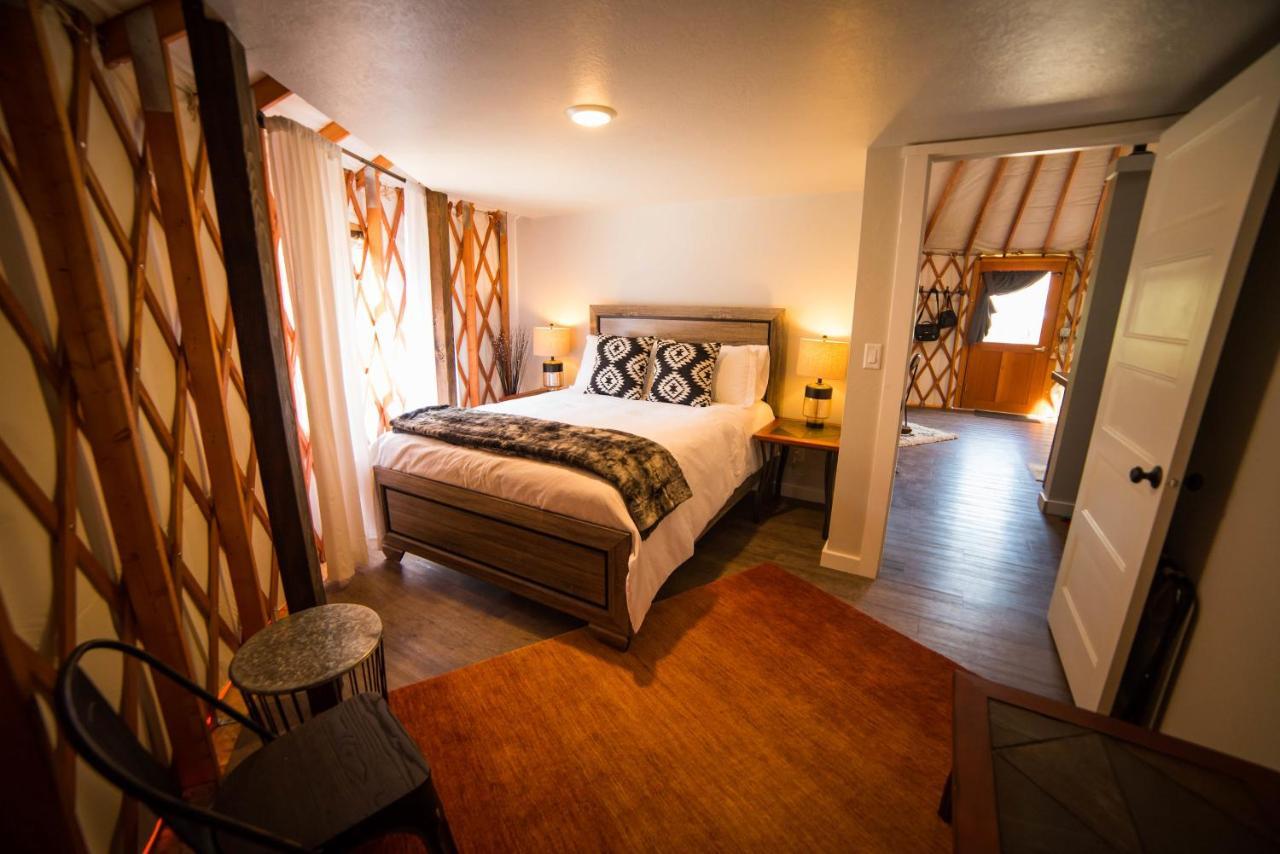 Escalante Yurts - Luxury Lodging מראה חיצוני תמונה