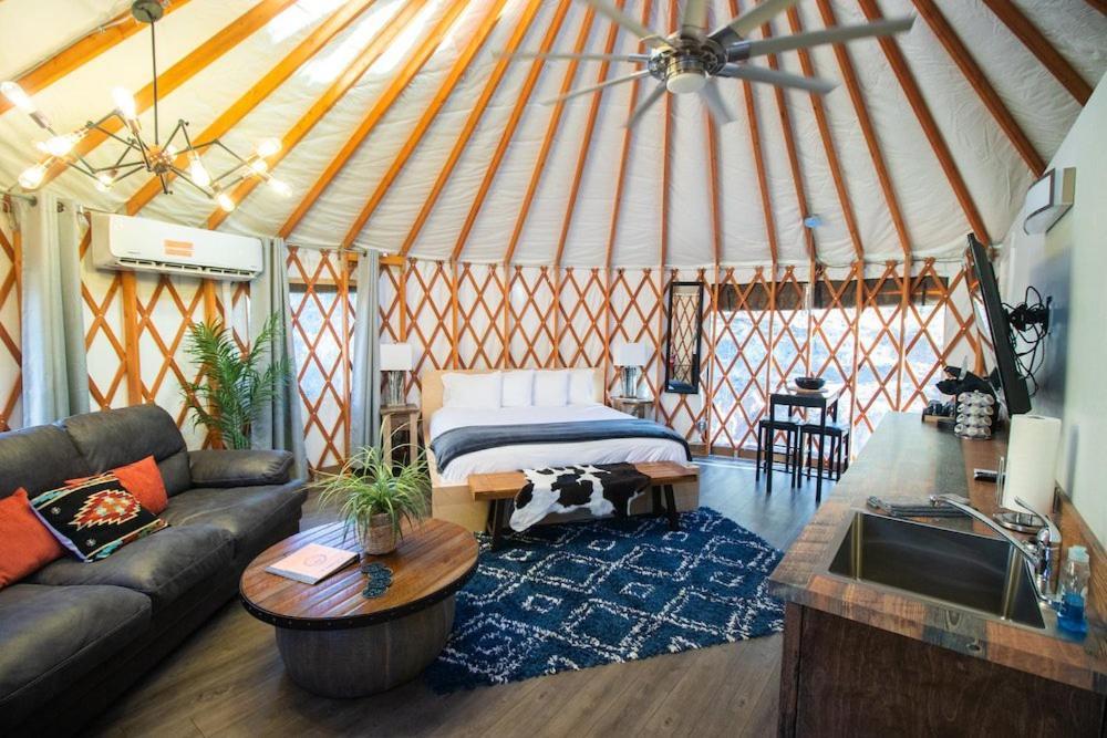 Escalante Yurts - Luxury Lodging מראה חיצוני תמונה