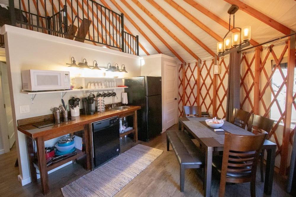 Escalante Yurts - Luxury Lodging מראה חיצוני תמונה